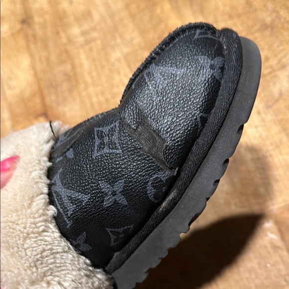 UGG x Louis Vuitton slippers - Picture 8 of 9